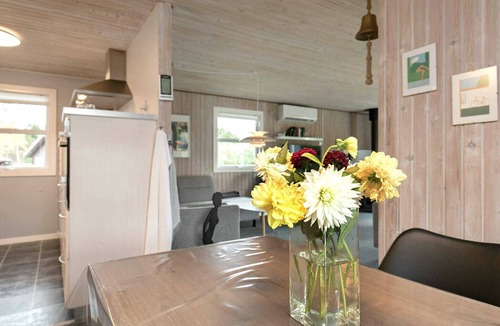 Hou House | 6 person holiday home in Hals