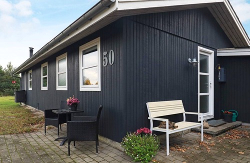 Hou House | 6 person holiday home in Hals