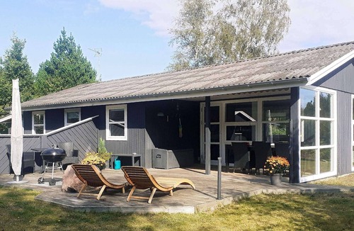 Hou House | 6 person holiday home in Hals