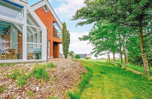 Hvalpsund House | 6 person holiday home in Farsø