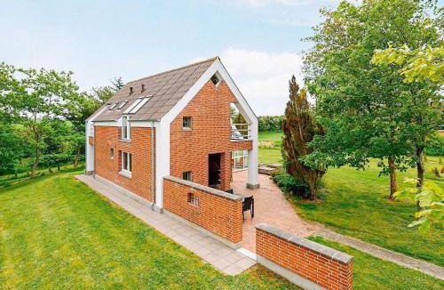 Hvalpsund House | 6 person holiday home in Farsø