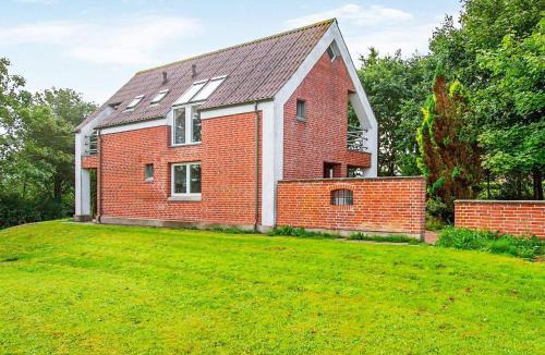 Hvalpsund House | 6 person holiday home in Farsø