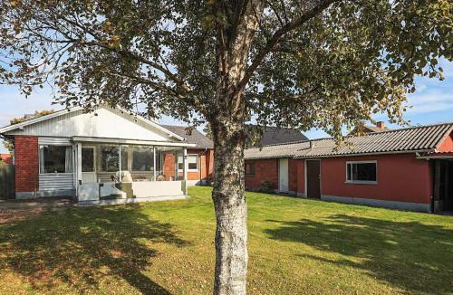 Hou House | 6 person holiday home in Hals