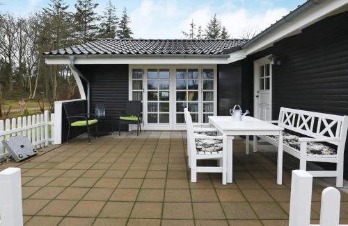 Hou House | 6 person holiday home in Hals