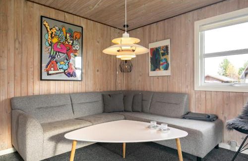 Hou House | 6 person holiday home in Hals