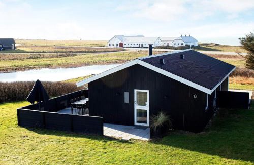 Nr. Lyngby Strand House | 6 person holiday home in L kken