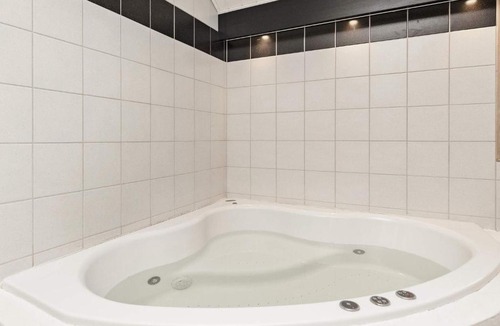 Mosevra House | 6 person holiday home in Oksb l