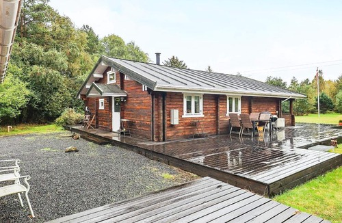 Nordost House | 6 person holiday home in S by