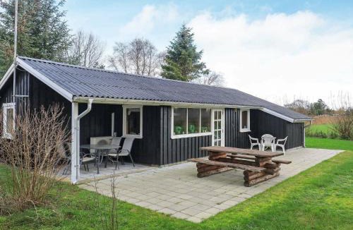 Nordost House | 6 person holiday home in S by