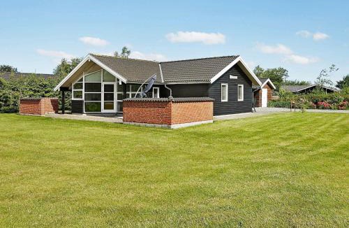 Egense House | 6 person holiday home in Storvorde-By Traum