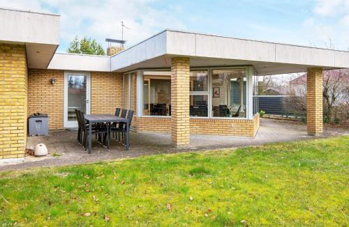 Skaven Strand House | 6 person holiday home in Tarm