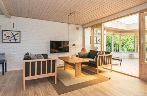 Skaven Strand House | 6 person holiday home in Tarm