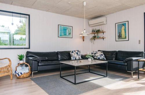 Skaven Strand House | 6 person holiday home in Tarm