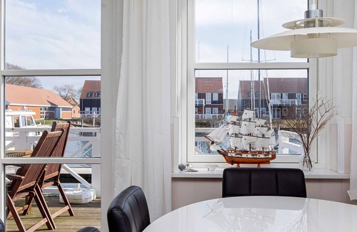 Borre Apartment | 6 person holiday home on a holiday park in Borre