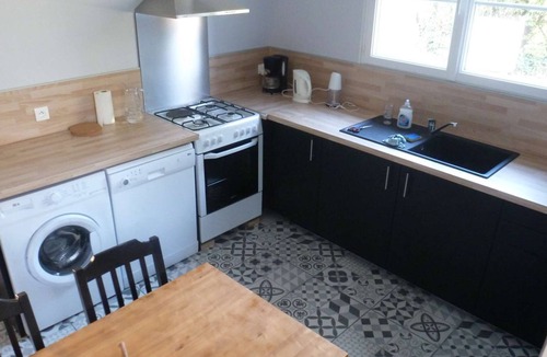 Vouneuil-sur-Vienne House | 6 persons with privative garden, heated pool