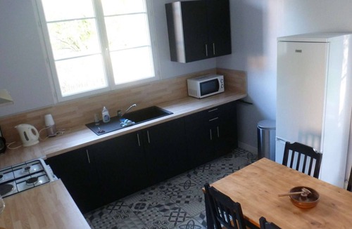 Vouneuil-sur-Vienne House | 6 persons with privative garden, heated pool