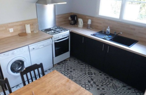 Vouneuil-sur-Vienne House | 6 persons with privative garden, heated pool