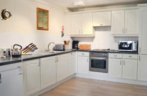 Bainbridge House | 6 Riverdale