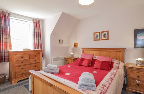 Bornesketaig Cottage | 6 TOTESCORE, with open fire in Uig