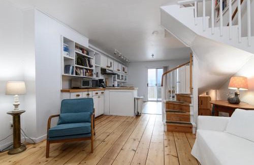 Warren Apartment | 6 Village Edge condo