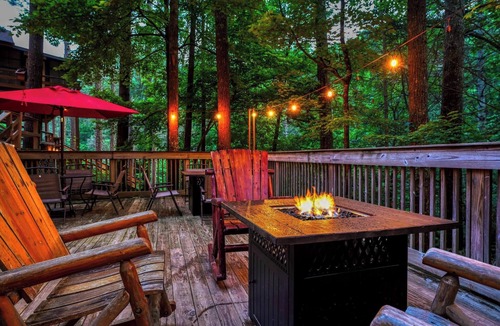 Wiley Hotel | #6 Waterfall Retreat Private Room-Shared Decking/Fire Pits-No Pets