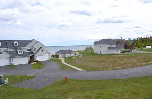 Mackinaw City Condo | 60 Beachy Keen Condo