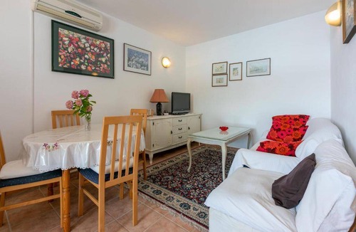 Rab Town Apartment | 60 m² Apartment ∙ 2 bedrooms ∙ 5 guests