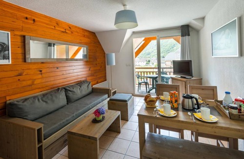 Saint-Mamet Apartment | 60 m² Apartment ∙ 3 bedrooms ∙ 8 guests