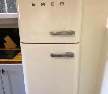 Hopton House | #60 Remarkable 15thCentury Cottage with Lake Views