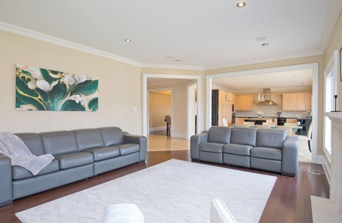 Streetsville House | 6000 sqft Executive 6 BR Home in Prestigious Area