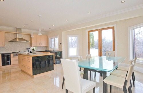 Streetsville House | 6000 sqft Executive 6 BR Home in Prestigious Area