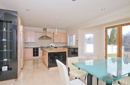 Streetsville House | 6000 sqft Executive 6 BR Home in Prestigious Area
