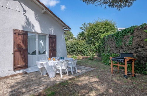 Tharon-Plage Ski Chalet | 600m from the beach, house for 4 adults 2 children