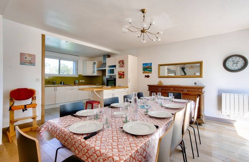 Saint-Briac-sur-Mer Ski Chalet | 600m from the beach, garden, house for 10