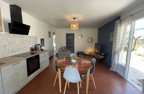 Saint-Palais-sur-Mer Villa | 600m Plage