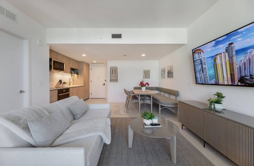 Downtown Miami Condo | 601 RESIDENCES SKY FLOOR 1BR UNIT #4511