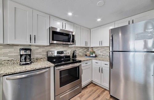 Gulf Shores Condo | 607”A” -Book Fast! April 26-May 3 is 20% off the Rent!