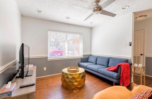 Woodlake - Briar Meadow House | 60s Charm Pool House with complimentary Wine