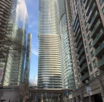 Toronto Entertainment District Apartment | 60th Floor Luxury SkySuite 3BD Lake & City Views