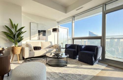 Toronto Entertainment District Apartment | 60th Floor Luxury SkySuite 3BD Lake & City Views