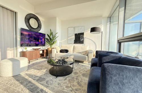 Toronto Entertainment District Apartment | 60th Floor Luxury SkySuite 3BD Lake & City Views