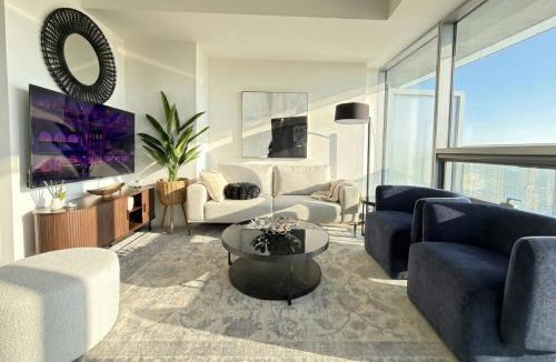 Toronto Entertainment District Apartment | 60th Floor Luxury SkySuite 3BD Lake & City Views