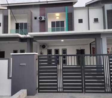 Sitiawan House | 61 Homestay