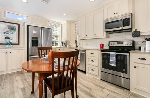 Natchez Condo | 610 Franklin: 5B | 1/1 | Heart of Downtown | Washer/Dryer
