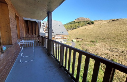 Besse-et-Saint-Anastaise Apartment | 6161B