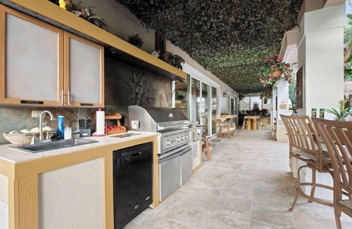 Clermont House | 62 Acre Island - Sleeps 40+