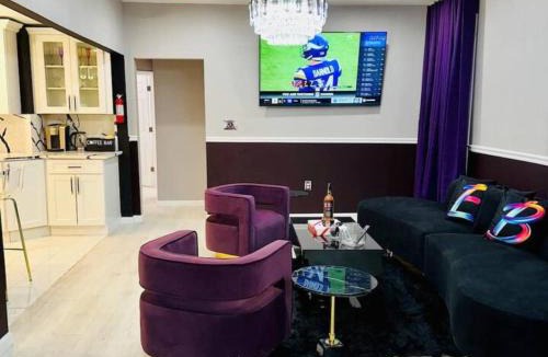 Weequahic House | 625d 7 Large Bedrooms Art-Inspired Art House