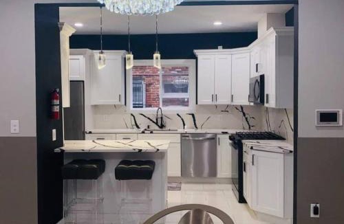 Weequahic House | 625d 7 Large Bedrooms Art-Inspired Art House