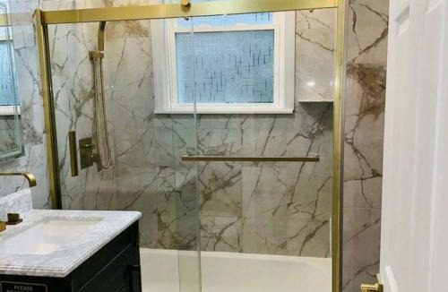 Weequahic House | 625d 7 Large Bedrooms Art-Inspired Art House