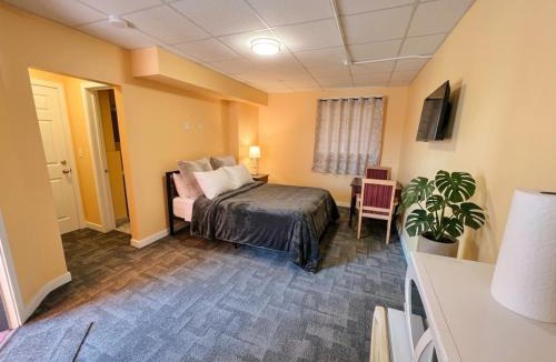 Niagara Falls Hotel | 6267 Persepolis Inn